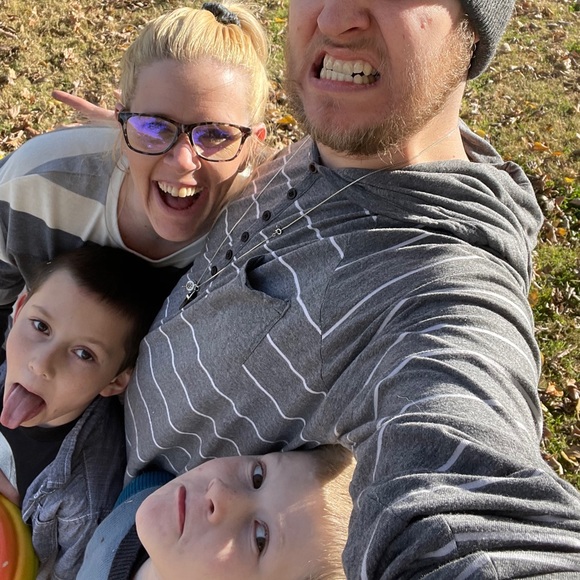 Meet your Posher, Jessica - Picture 2 of 2